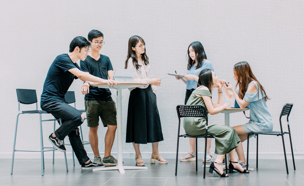 KH2 Solutions team collaborating on cross-border business strategy